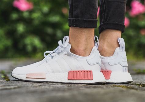 adidas nmd r1 women's.